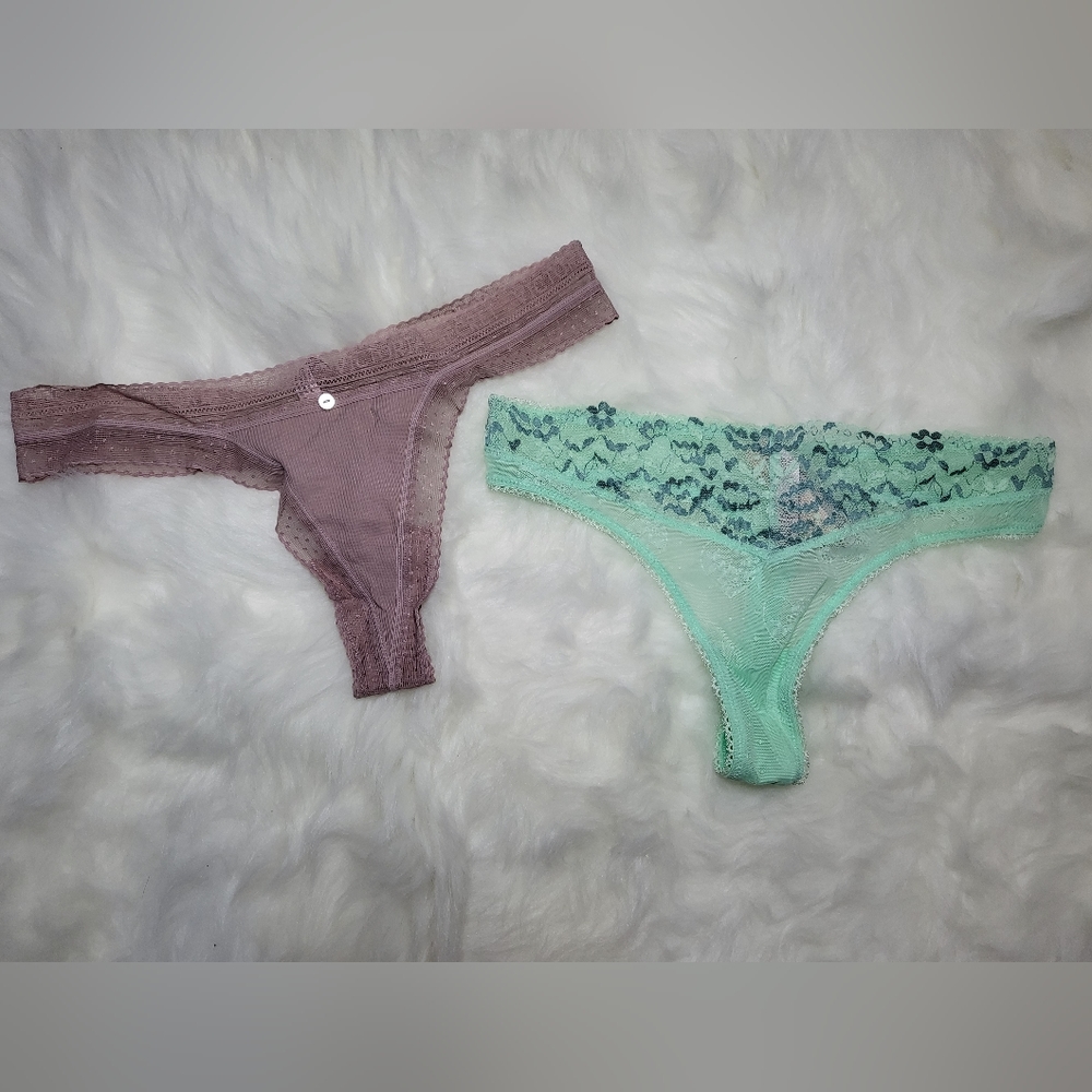 Victoria Secret's Thongs M